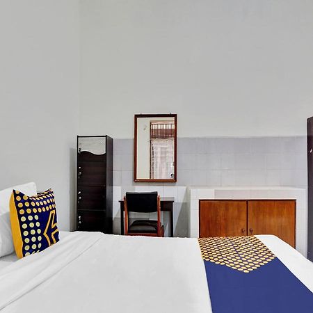 Oyo Life 90539 Taman Borobudur Guest House Syariah Blimbing  Exterior foto