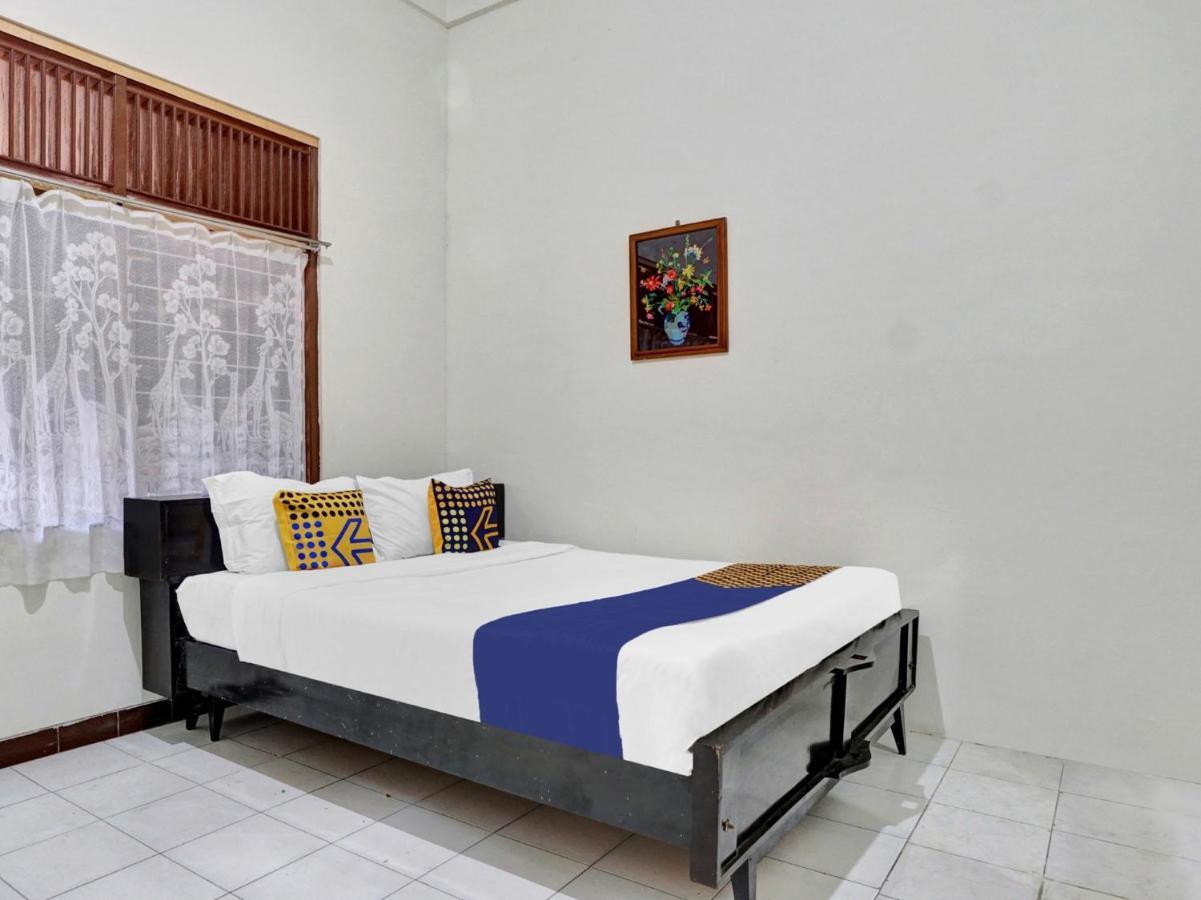 Oyo Life 90539 Taman Borobudur Guest House Syariah Blimbing  Exterior foto