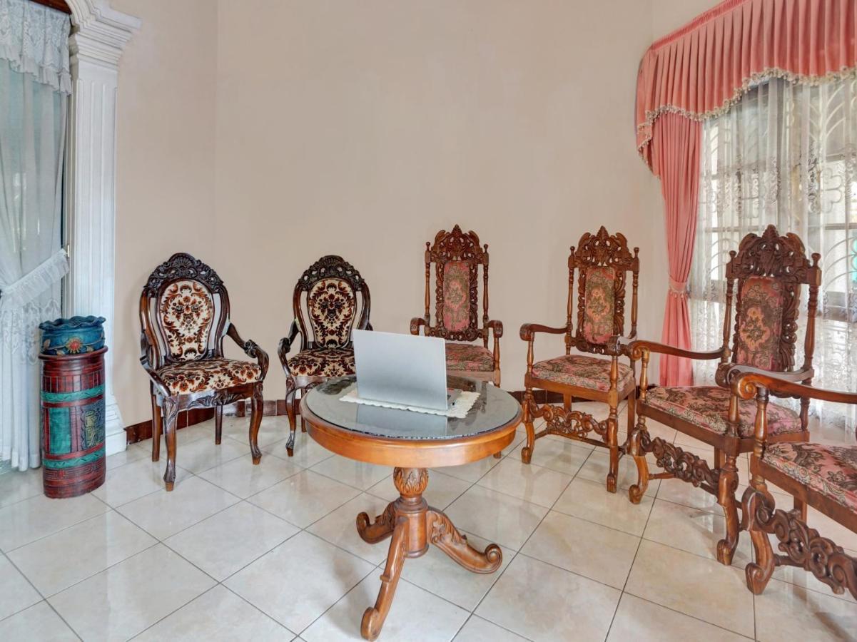 Oyo Life 90539 Taman Borobudur Guest House Syariah Blimbing  Exterior foto