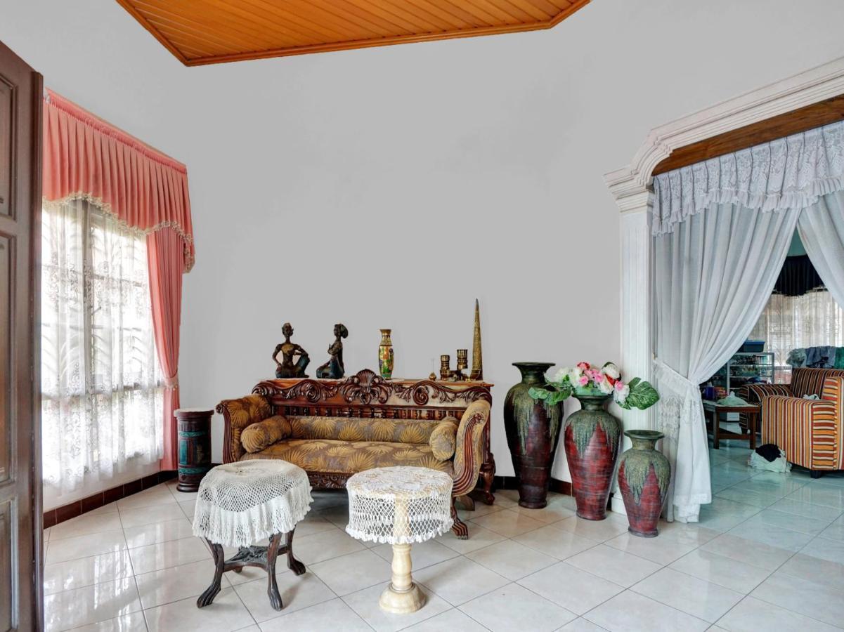 Oyo Life 90539 Taman Borobudur Guest House Syariah Blimbing  Exterior foto