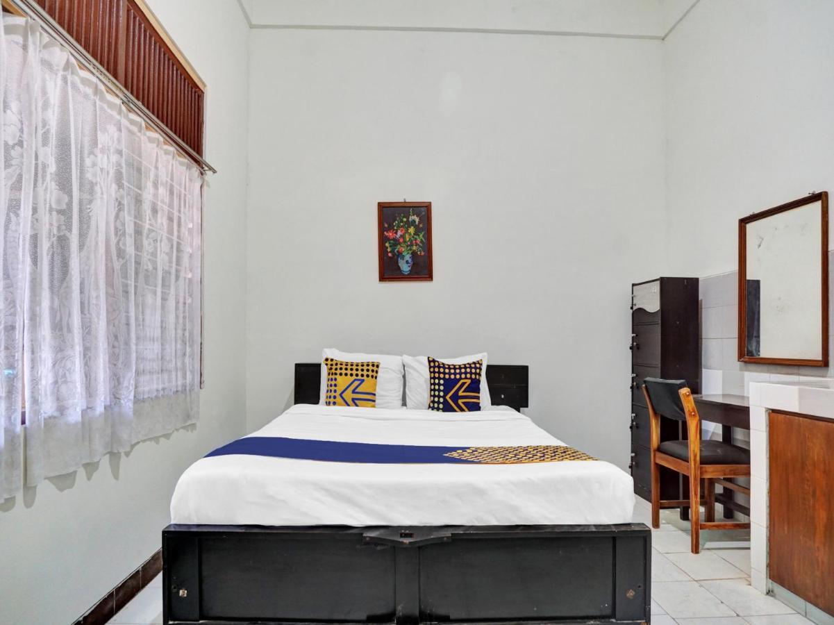 Oyo Life 90539 Taman Borobudur Guest House Syariah Blimbing  Exterior foto
