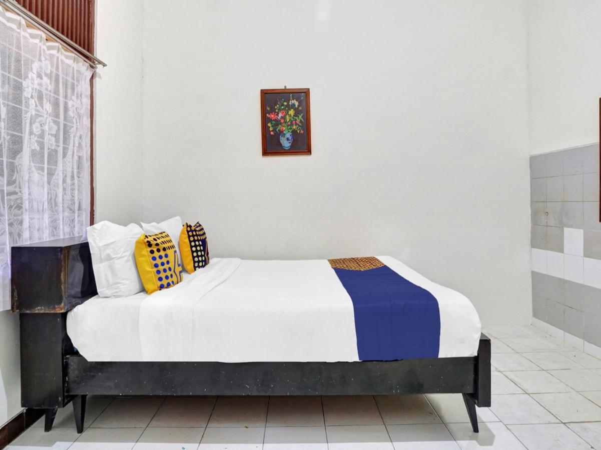 Oyo Life 90539 Taman Borobudur Guest House Syariah Blimbing  Exterior foto